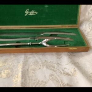 Vintage Like New Griffon 3 Piece Cutlery Set W/ Wood Case